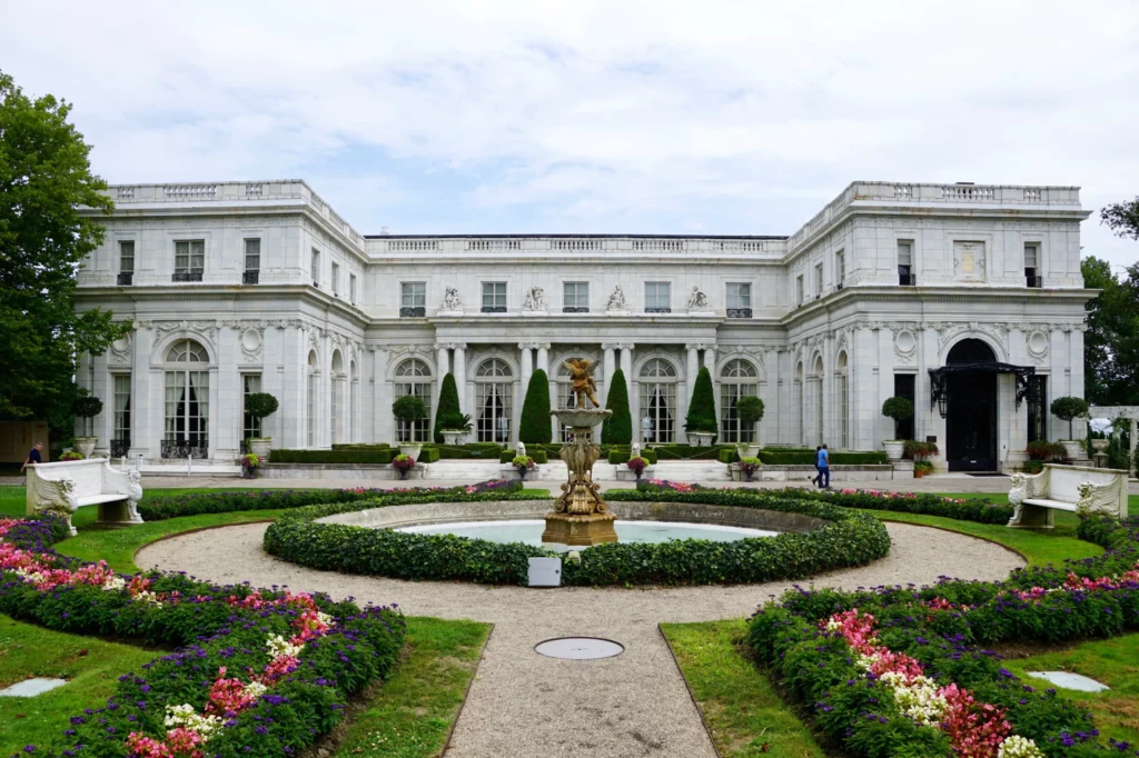 tours of newport mansions